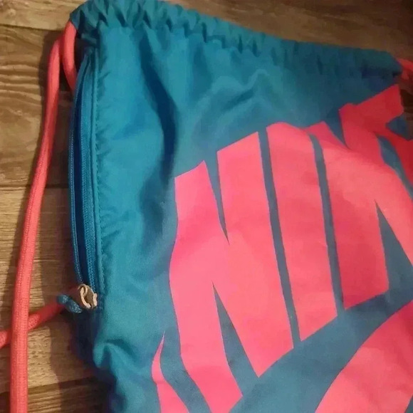HERITAGE NIKE DRAWSTRING  BAG - Picture 2 of 2